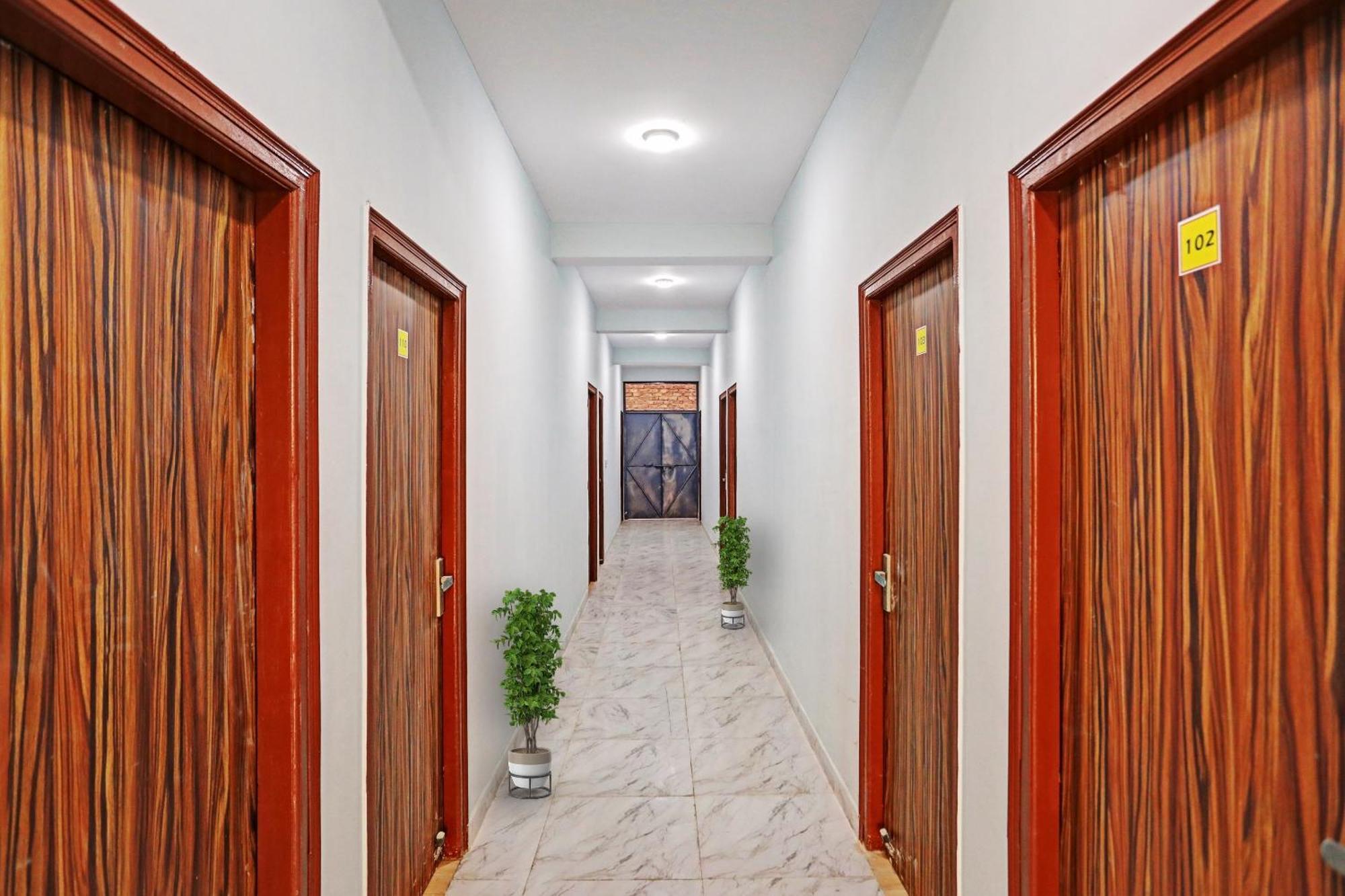 Hotel O Surya Gold Guest House Najafgarh Екстер'єр фото