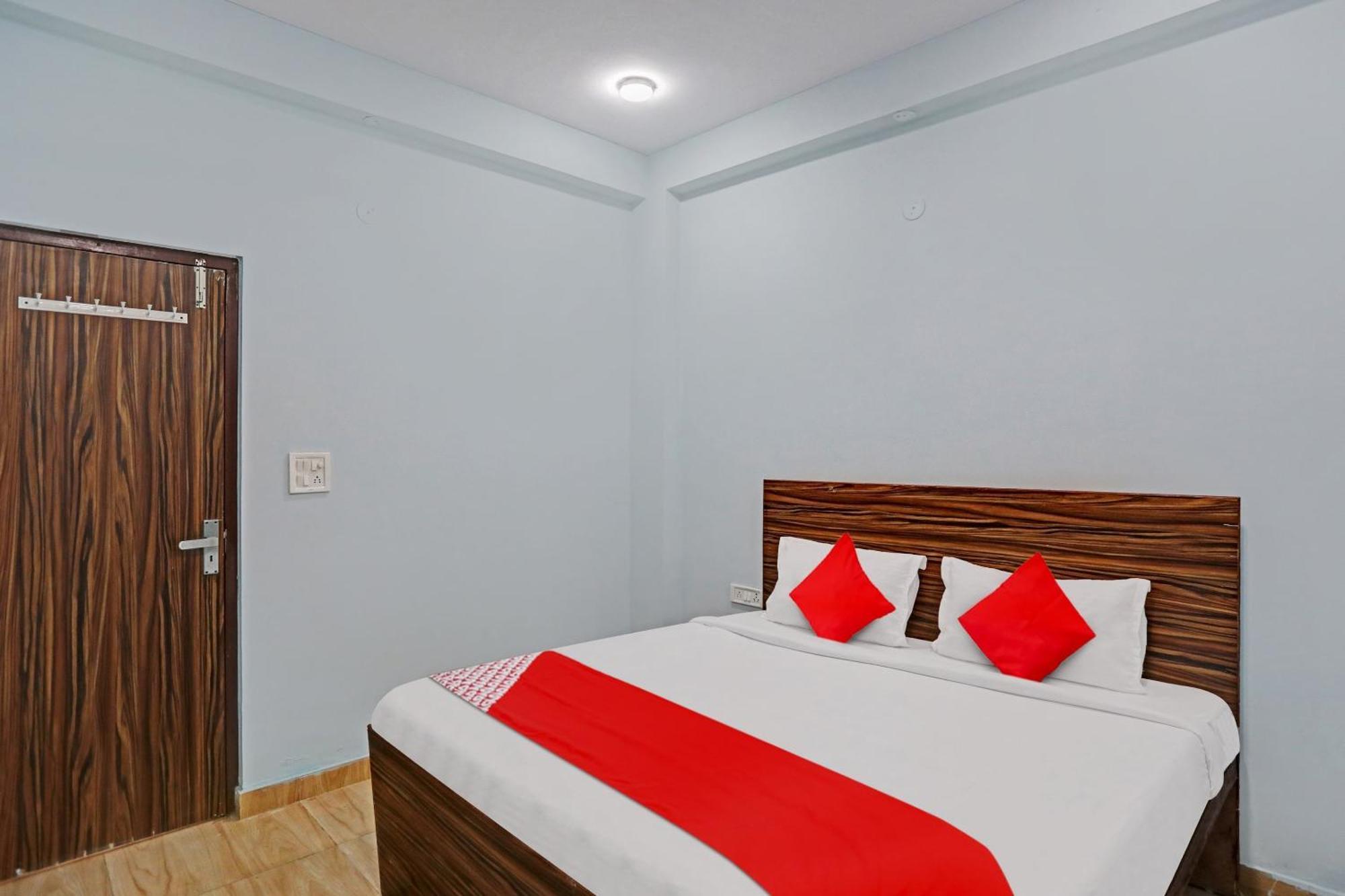 Hotel O Surya Gold Guest House Najafgarh Екстер'єр фото