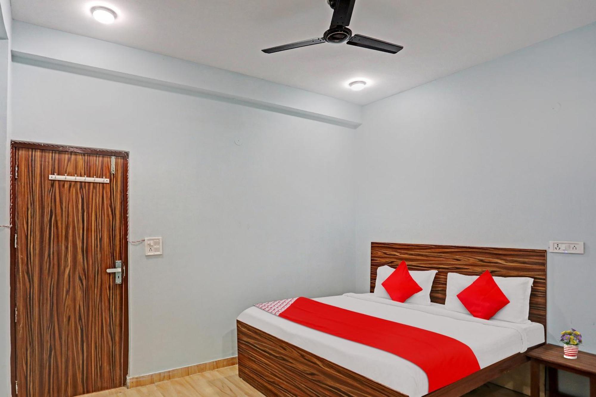 Hotel O Surya Gold Guest House Najafgarh Екстер'єр фото