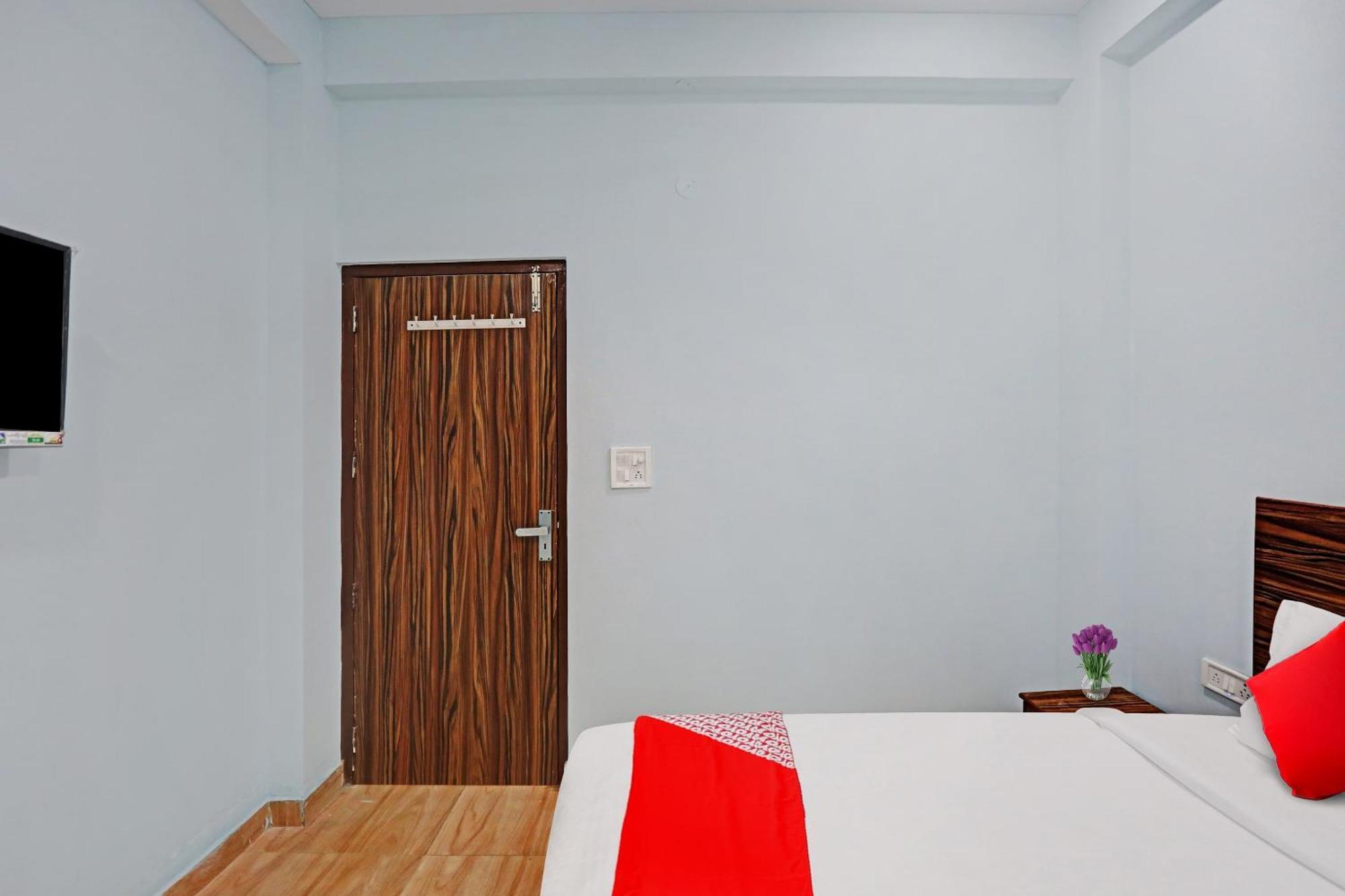 Hotel O Surya Gold Guest House Najafgarh Екстер'єр фото