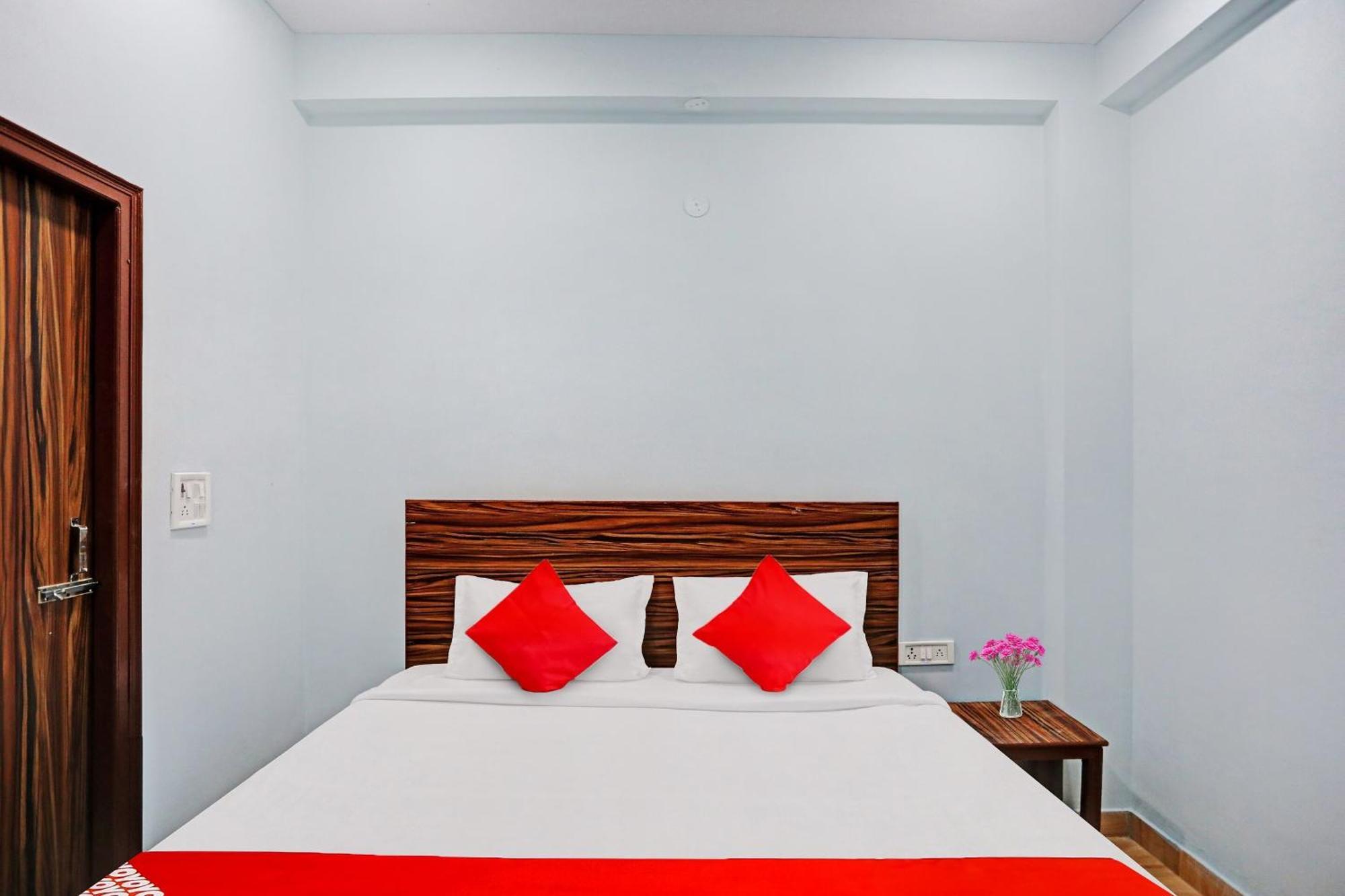 Hotel O Surya Gold Guest House Najafgarh Екстер'єр фото