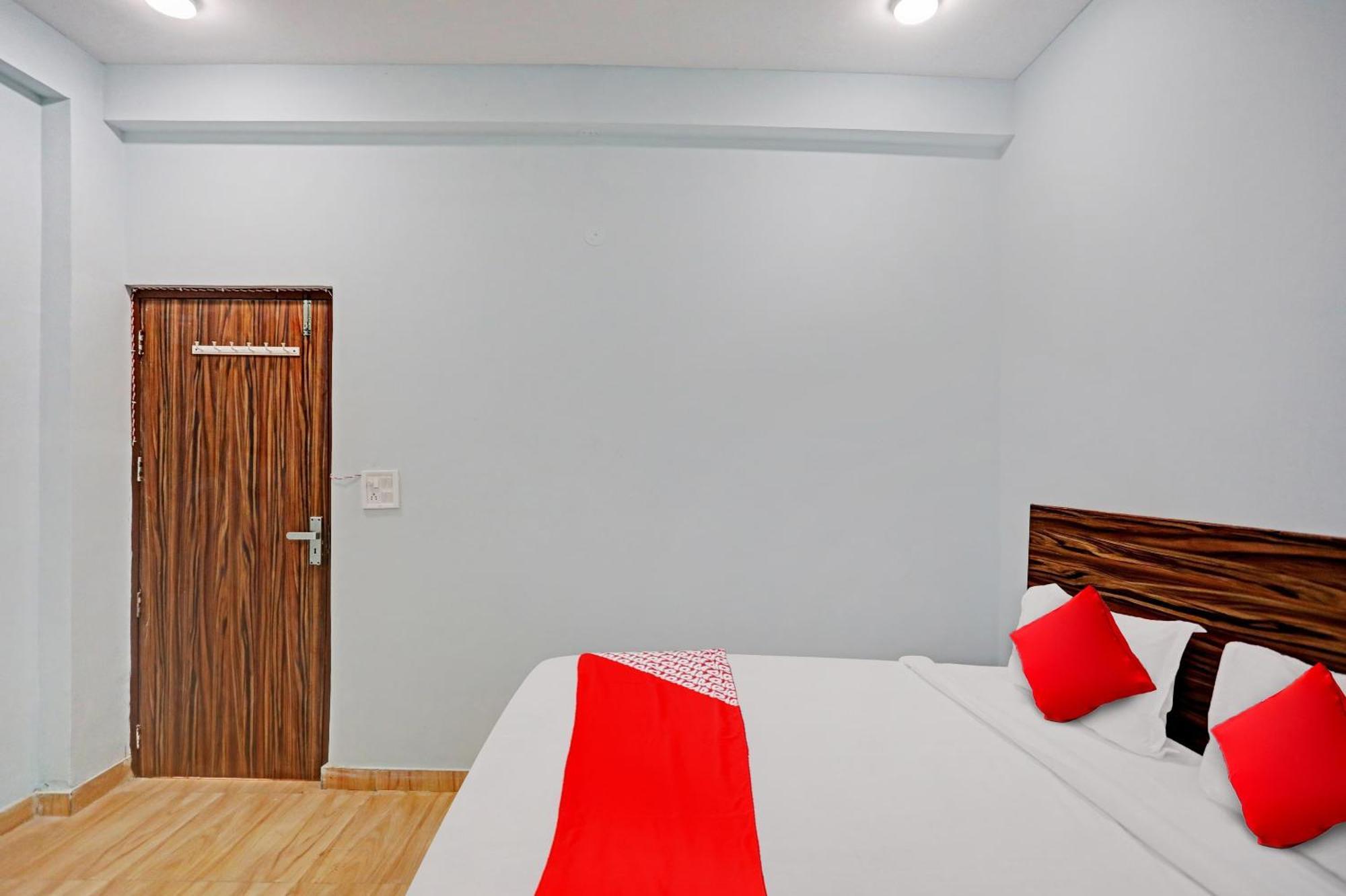 Hotel O Surya Gold Guest House Najafgarh Екстер'єр фото
