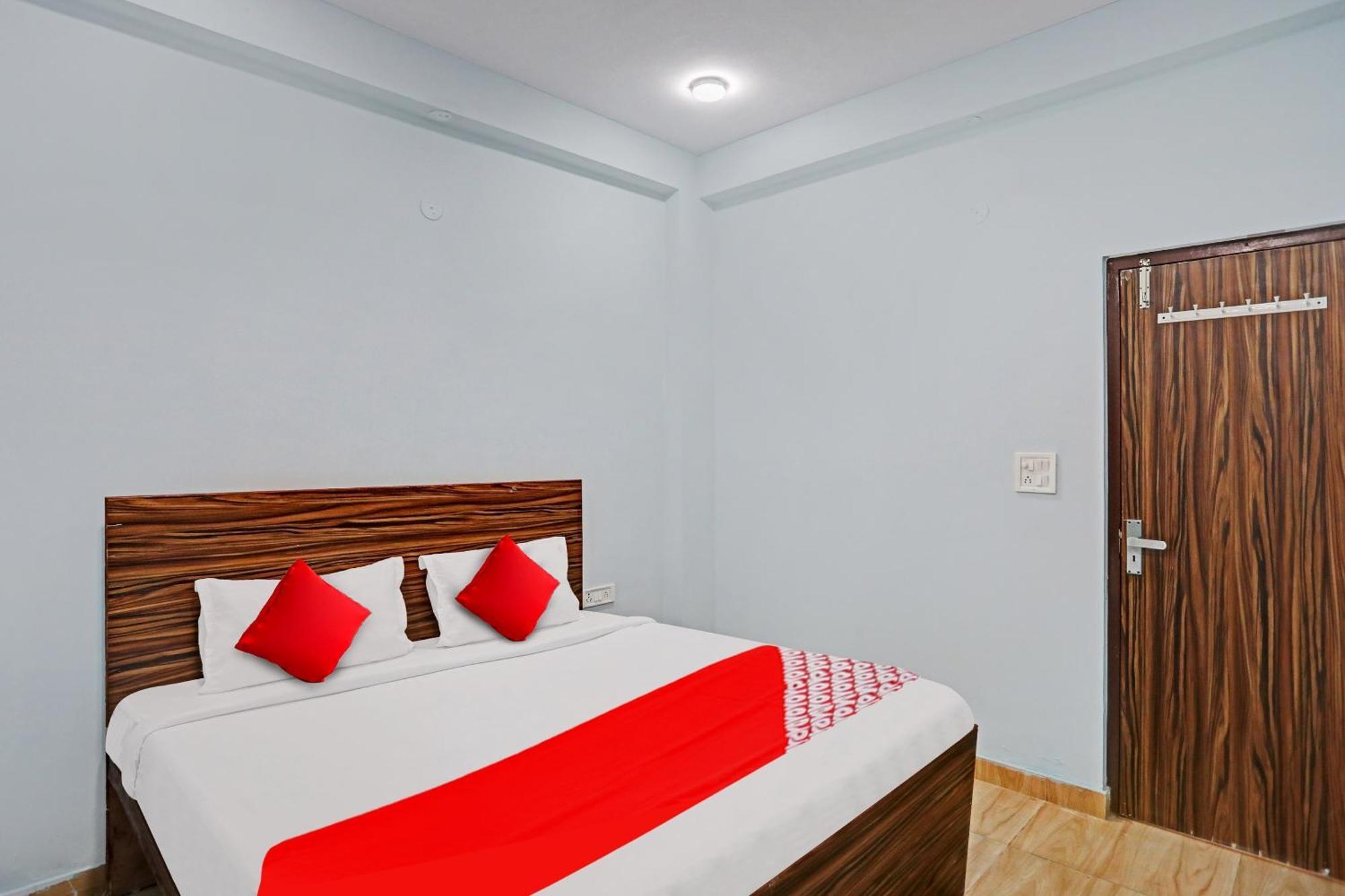 Hotel O Surya Gold Guest House Najafgarh Екстер'єр фото